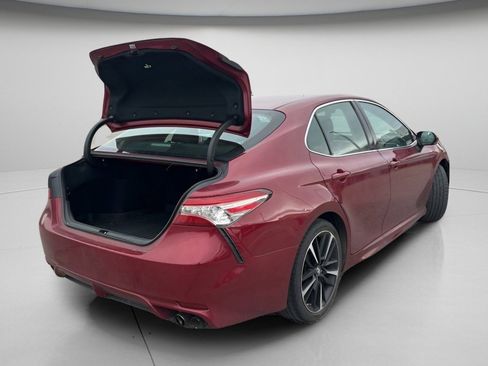 Used 2018 Toyota Camry XSE image 5