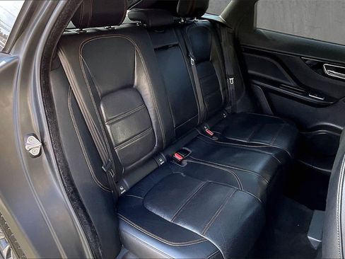 Used 2017 Jaguar F-PACE Prestige image 25