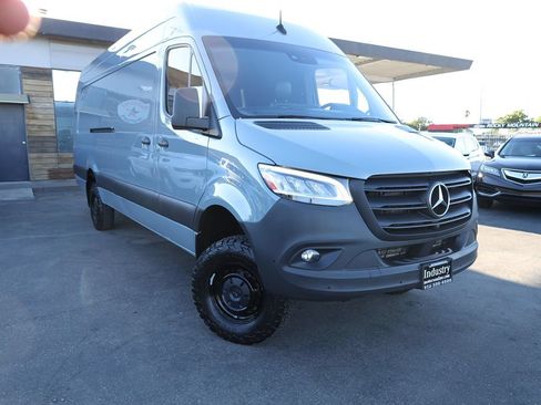 Used 2023 Mercedes-Benz Sprinter 2500 image 2