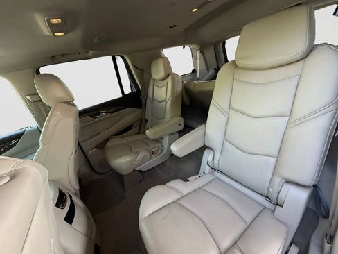 Used 2018 Cadillac Escalade Luxury AWD/4WD image 15