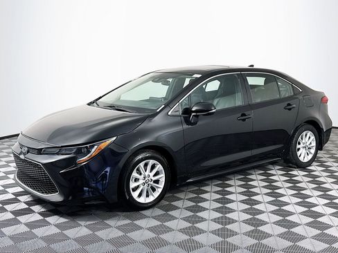 Used 2022 Toyota Corolla XLE image 4