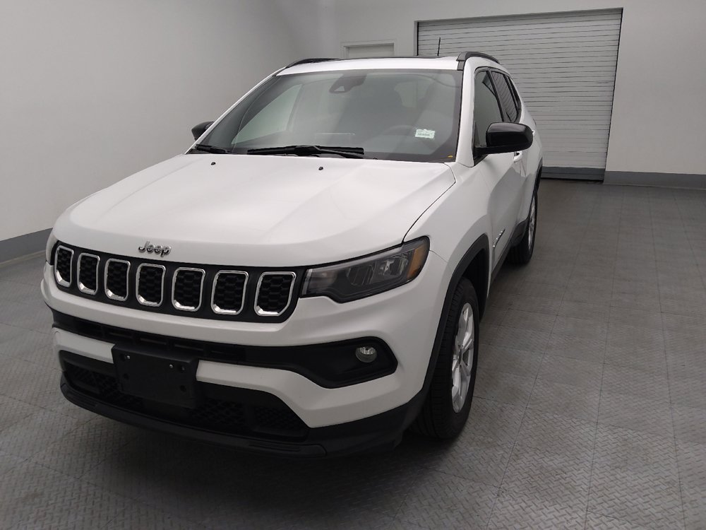 Used 2025 Jeep Compass Latitude w/ Sun & Sound Group AWD/4WD image 15