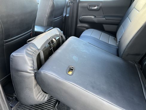 Used 2019 Toyota Tacoma TRD Sport w/ Technology Package AWD/4WD image 19