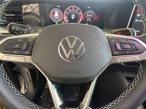 Used 2026 Volkswagen Tiguan SE FWD image 30