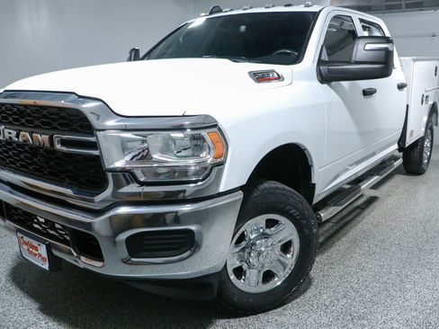 Used 2024 RAM 2500 Tradesman w/ Chrome Appearance Group AWD/4WD image 33