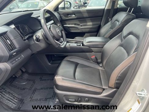 Certified 2023 Nissan Pathfinder SL w/ SL Premium Package AWD/4WD image 9