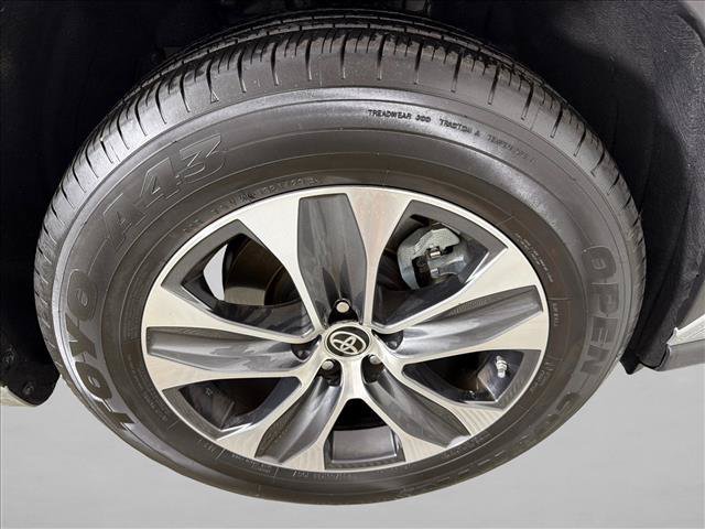Used 2023 Toyota Highlander XLE FWD image 13