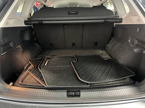 Used 2018 Volkswagen Tiguan SE image 17