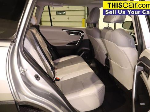 Used 2021 Toyota RAV4 XLE Premium image 25