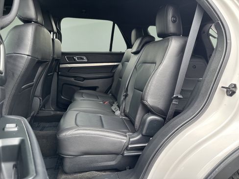 Used 2018 Ford Explorer XLT w/ Equipment Group 202A image 18