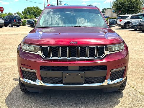 Used 2022 Jeep Grand Cherokee L Limited AWD/4WD image 11