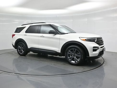 Certified 2023 Ford Explorer XLT w/ Equipment Group 202A image 27