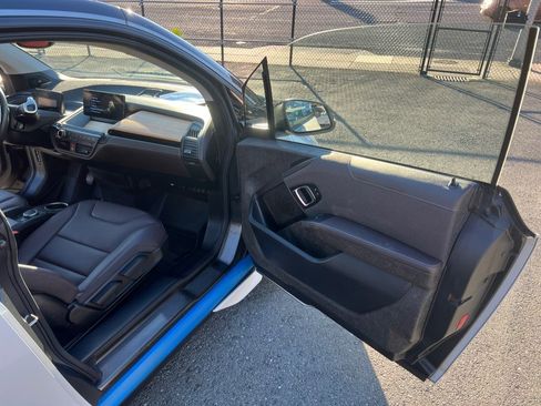 Used 2021 BMW i3 image 41