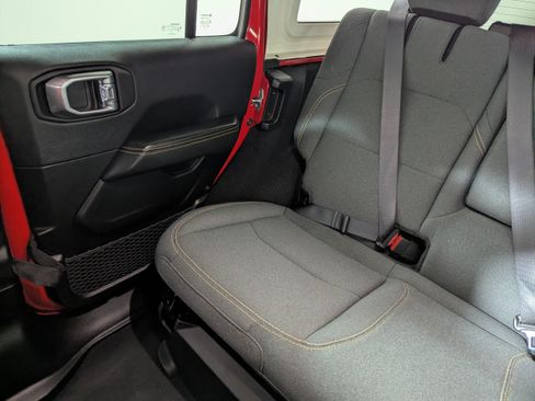 Used 2025 Jeep Wrangler Unlimited Sahara w/ Safety Group AWD/4WD image 12