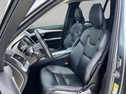 Used 2018 Volvo XC90 T5 Momentum w/ Convenience Package FWD image 8