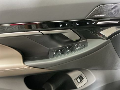 Certified 2025 BMW 530i w/ Premium Package RWD image 17