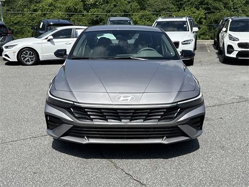 New 2025 Hyundai Elantra SEL image 2