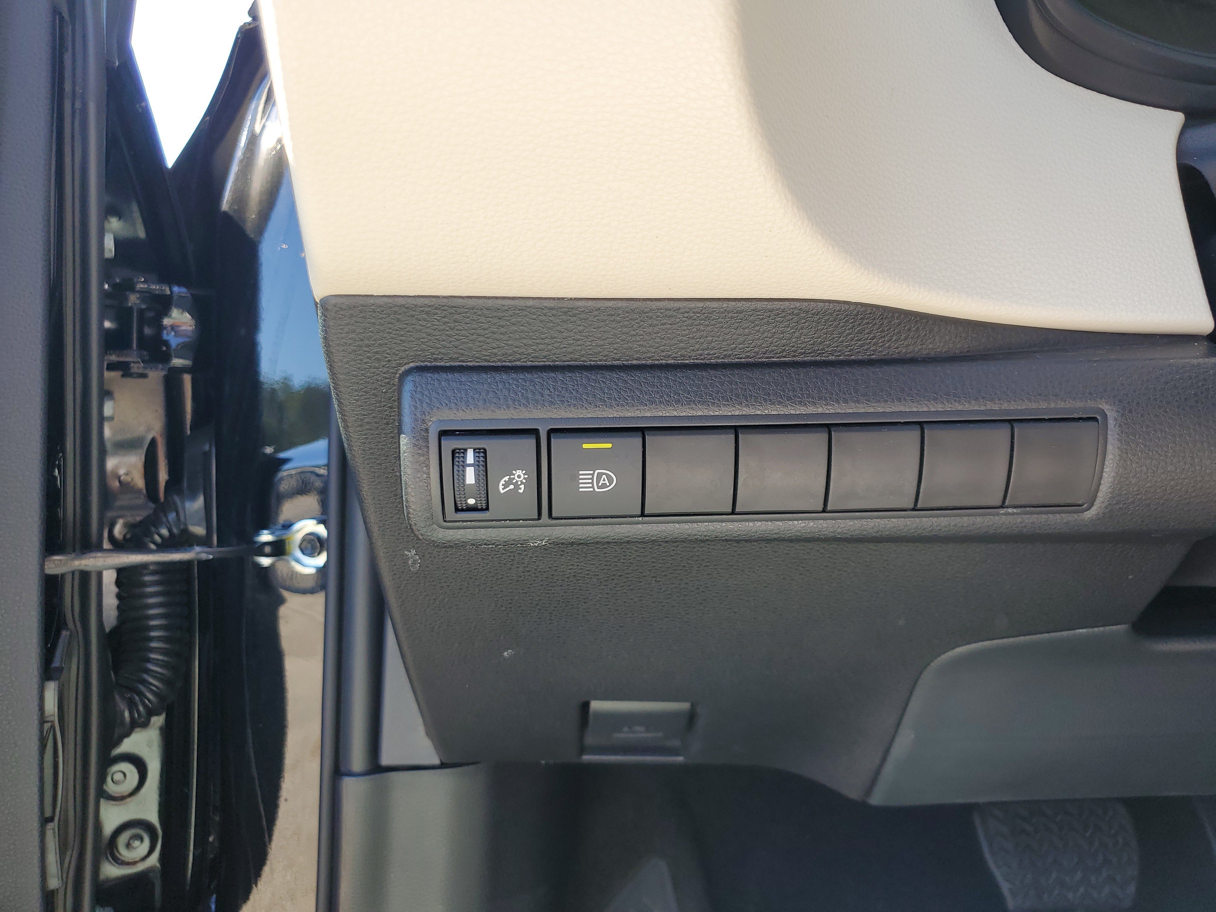 Used 2026 Toyota Corolla LE FWD image 28