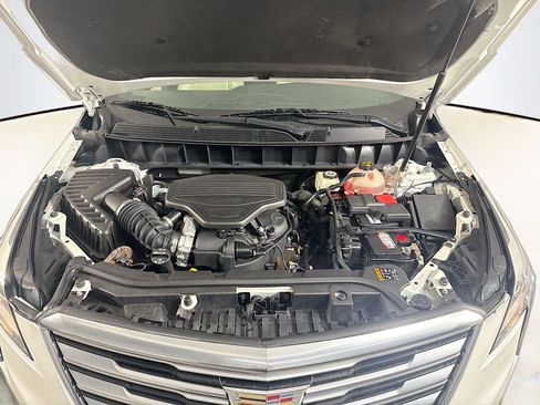 Used 2018 Cadillac XT5 Luxury w/ Driver Awareness Package FWD image 39