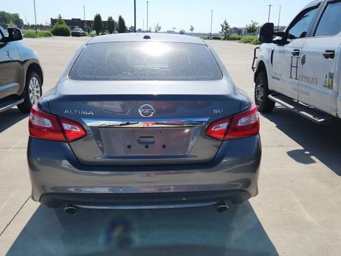 Used 2017 Nissan Altima 2.5 SV FWD image 2