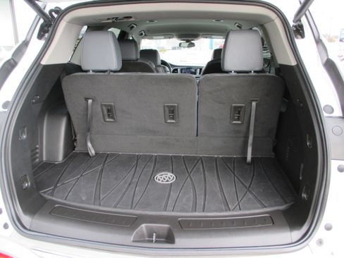 Used 2021 Buick Enclave Essence image 10