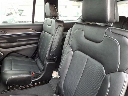 Certified 2023 Jeep Grand Cherokee L Overland image 17