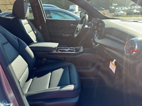 New 2026 Chevrolet Equinox LT w/ Convenience Package II image 2