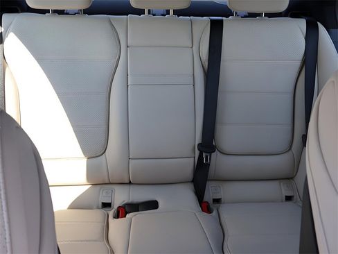 New 2025 Mercedes-Benz C 300 4MATIC Sedan image 12