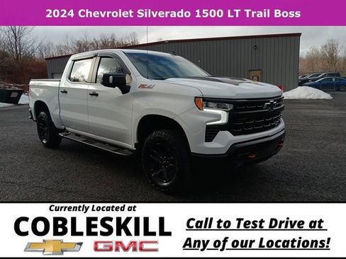 Used 2024 Chevrolet Silverado 1500 LT Trail Boss w/ Convenience Package II AWD/4WD image 1