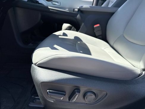 Used 2025 Toyota Sienna XLE w/ XLE Plus Package AWD/4WD image 25