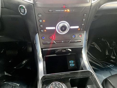 Used 2020 Ford Edge Titanium w/ Equipment Group 301A image 17