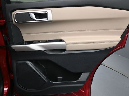 Used 2021 Ford Explorer XLT w/ Equipment Group 202A image 29