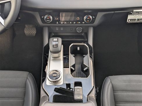 New 2025 Mitsubishi Outlander SE image 20