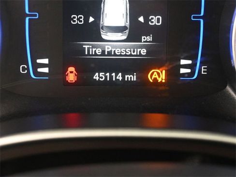 Used 2019 Chrysler Pacifica Touring-L image 37