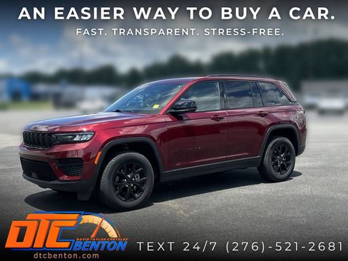 Used 2025 Jeep Grand Cherokee Altitude AWD/4WD image 7