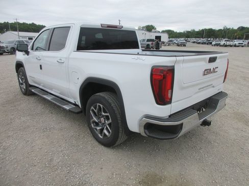 New 2026 GMC Sierra 1500 SLT w/ SLT Premium Package AWD/4WD image 9
