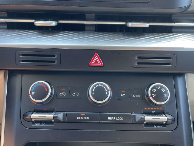 Certified 2024 Kia Carnival LX FWD image 26