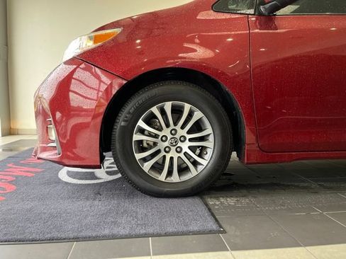 Certified 2020 Toyota Sienna XLE FWD image 2