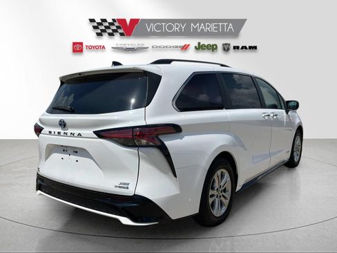 Used 2021 Toyota Sienna XSE AWD/4WD image 5