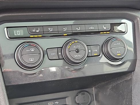 Used 2021 Volkswagen Tiguan SEL w/ 3rd Row Seat Package image 18