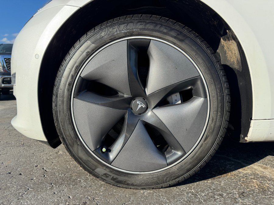 Used 2018 Tesla Model 3 Long Range RWD image 13
