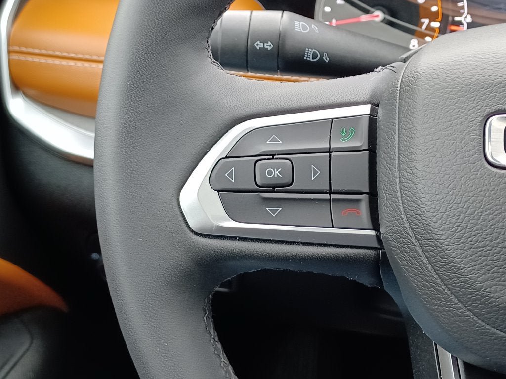 Used 2025 Jeep Compass Limited w/ Sun & Sound Group AWD/4WD image 14