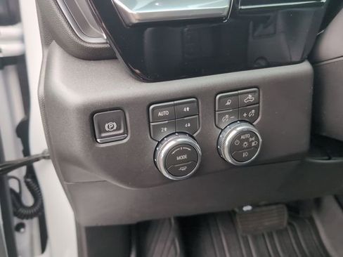 New 2026 GMC Sierra 1500 SLT image 18