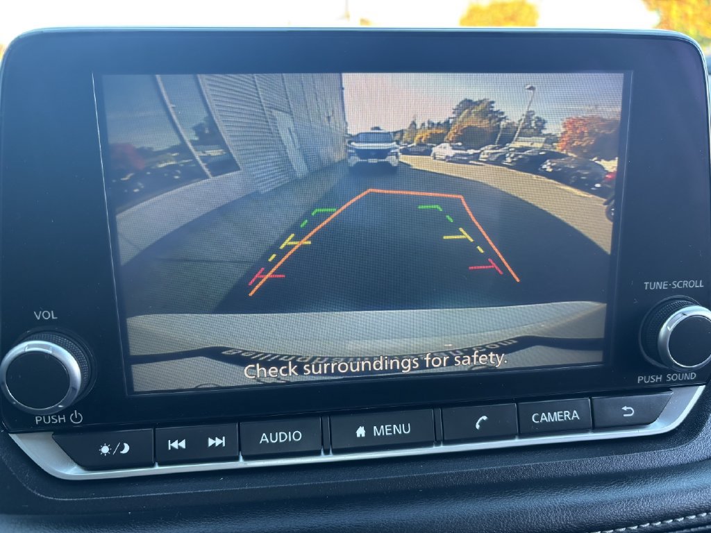 Used 2025 Nissan Rogue S AWD/4WD image 29