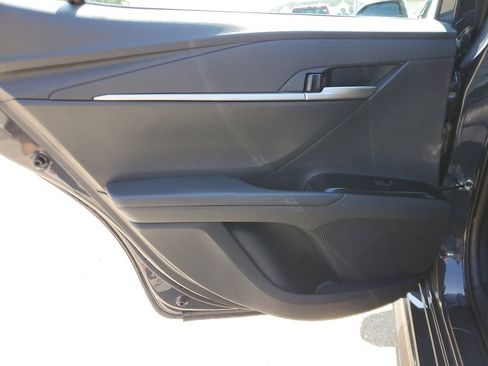 Used 2025 Toyota Camry SE image 12