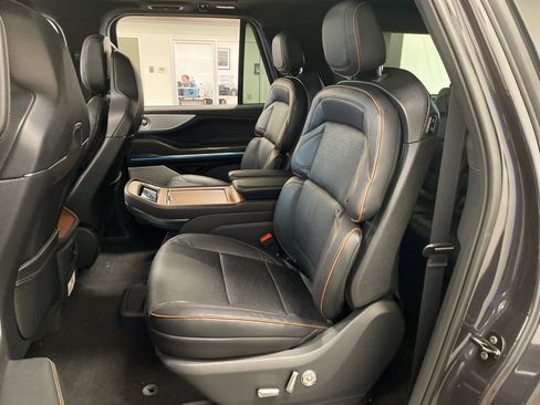 New 2026 Lincoln Navigator L Black Label AWD/4WD image 19