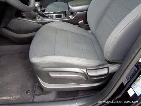 Used 2019 Kia Sorento AWD image 8