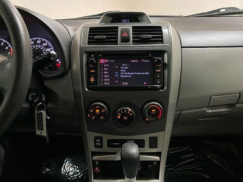 Used 2013 Toyota Corolla LE Special Edition image 19