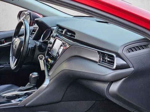 Used 2020 Toyota Camry SE FWD image 15
