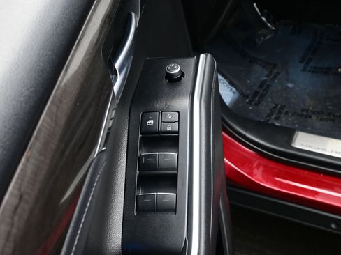 Used 2021 Toyota Highlander Platinum image 10